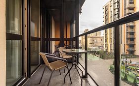 Апартаменти-студіо Premium Lux Apartments French Quarter 2 з гідромасажною ванною чи з душем